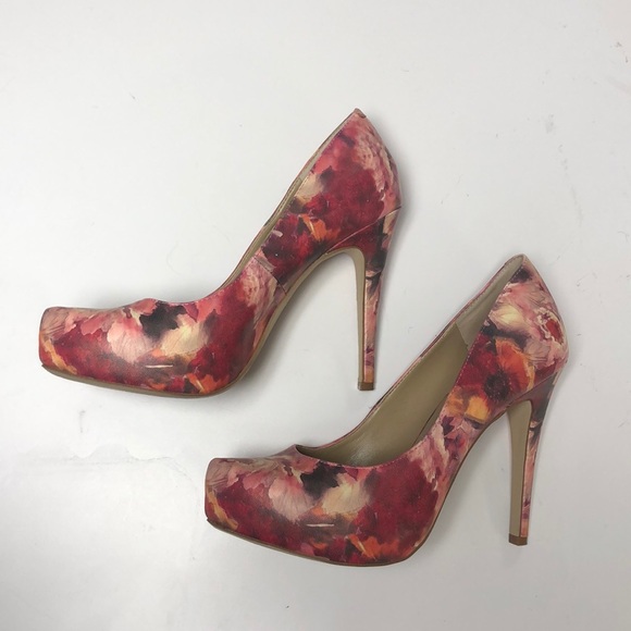 BCBGeneration Size 8 Parade heels - Picture 4 of 10